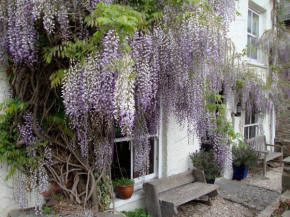 Гостиница Half Moon House  Хей-Он-Вью